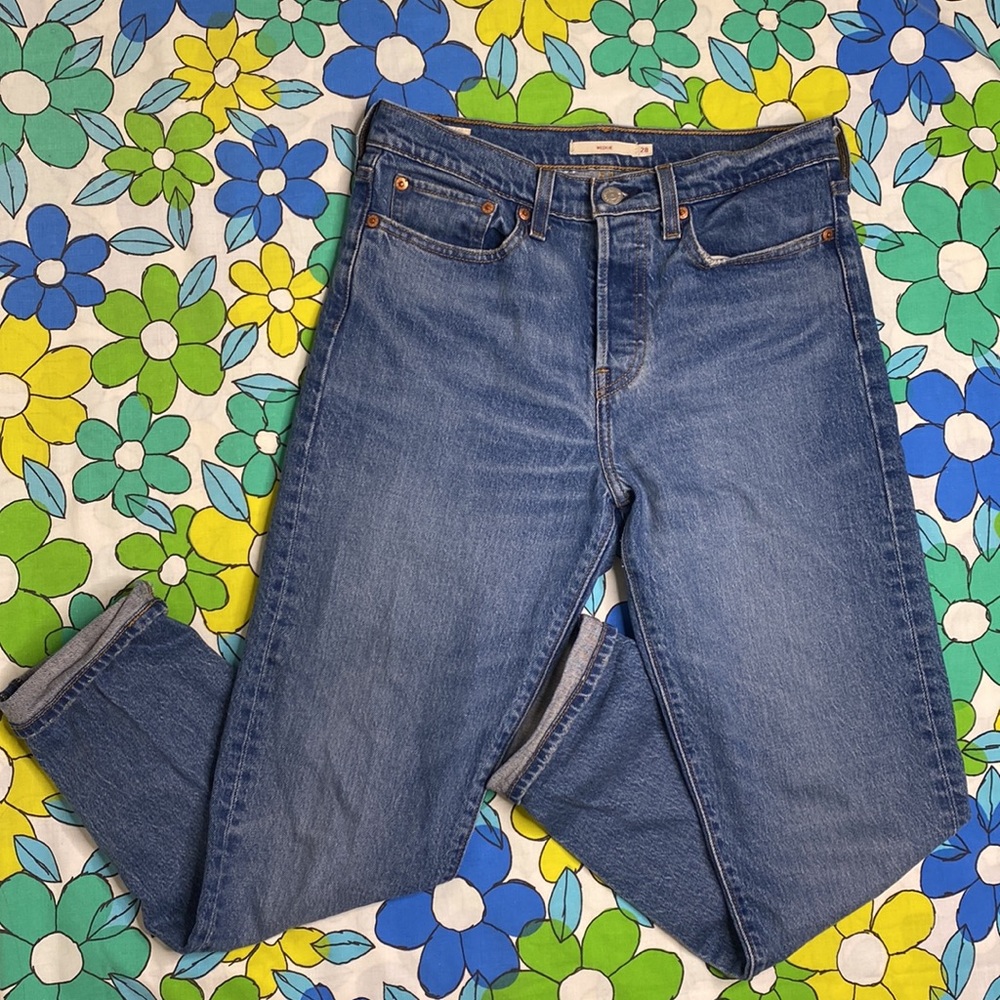 Levi’s Wedgie Medium Wash Denim Straight Leg